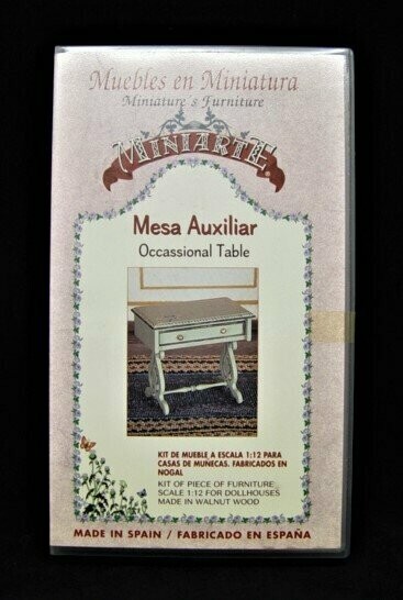 Kit de montaje de "Miniarte". Mesa auxiliar en miniatura.