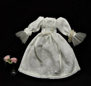 Vestido  blanco en miniatura