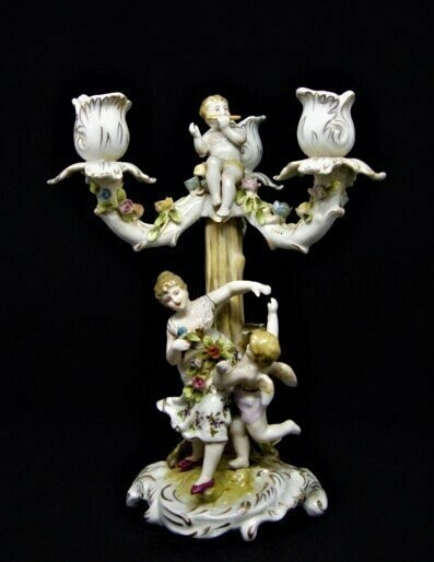 Candelabro de porcelana de tres brazos (II)