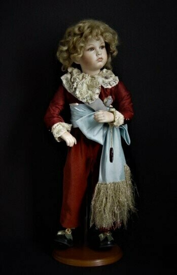Muñeco de porcelana "Louis XVII" de la firma MUNDIA