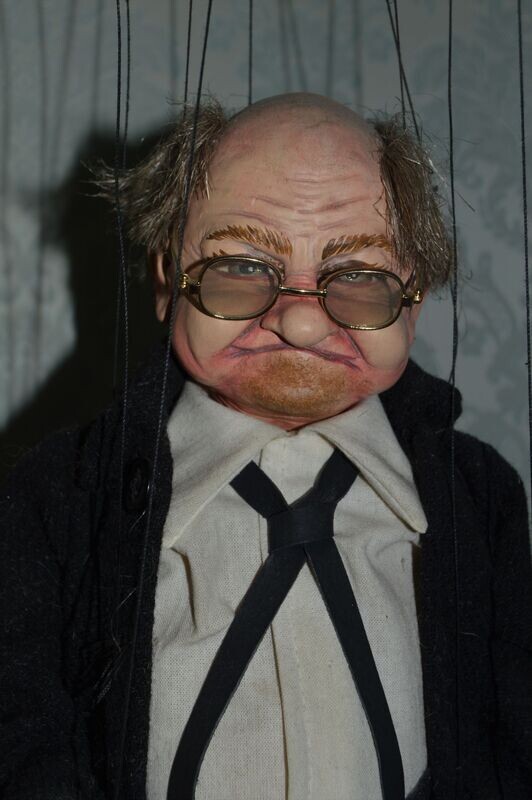 MARIONETA (PRAGA) ANCIANO CON PARAGUAS  (43CM)