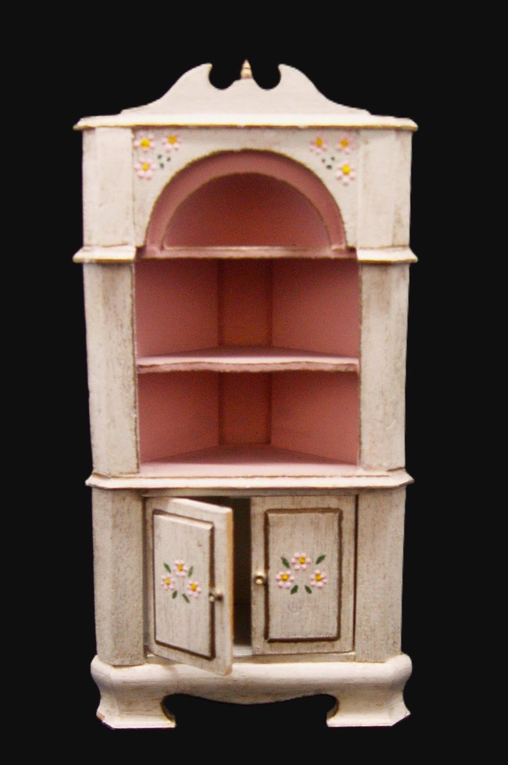 Estantería de esquina pintada a mano