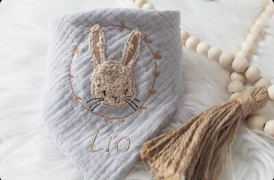 Musselin Halstuch Baby Hase im Kranz Musselin Halstuch Baby Hase im Kranz