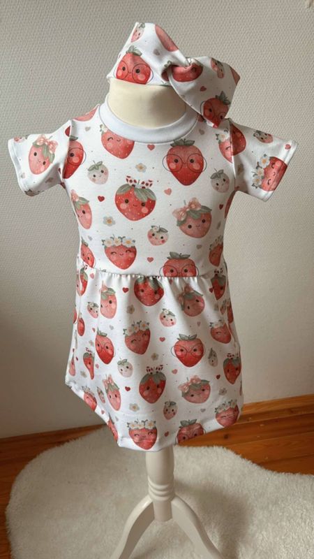 Erdbeerkleid Exlusiv Erdbeerkleid Exlusiv
