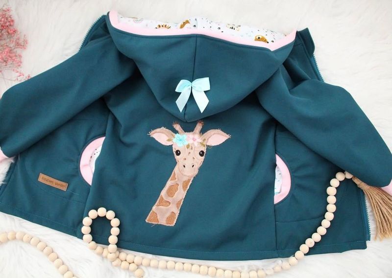 Softshelljacke Giraffe trifft auf bunt Gr. 104 Softshelljacke Giraffe trifft auf bunt Gr. 104