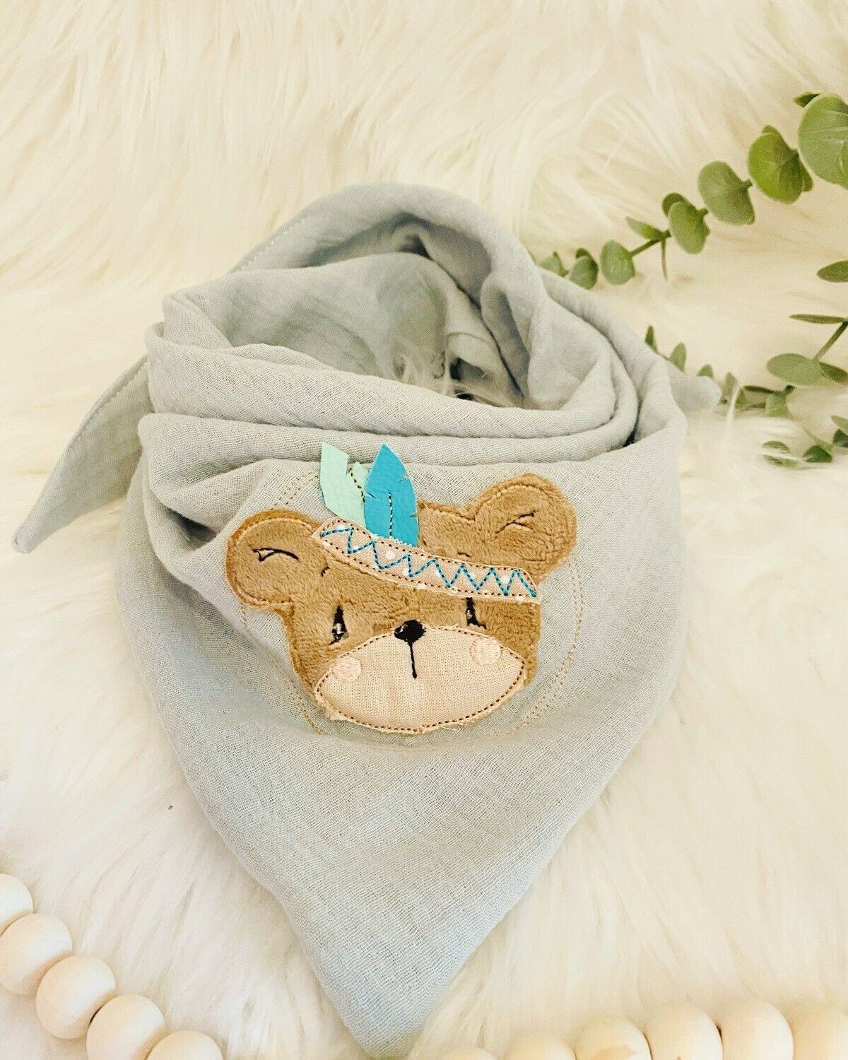 Musselin Halstuch Bohobär musselin halstuch bestickt, musselintuch baby, musselinhalstuch kinder, personalisiertes musselinhalstuch für kinder, geschenke zur geburt, musselin, musselinhalstuch für kinder, personalisiertes halstuch kinder, babygeschenke zur geburt, musselin halstuch bohobär federn junge mint,
