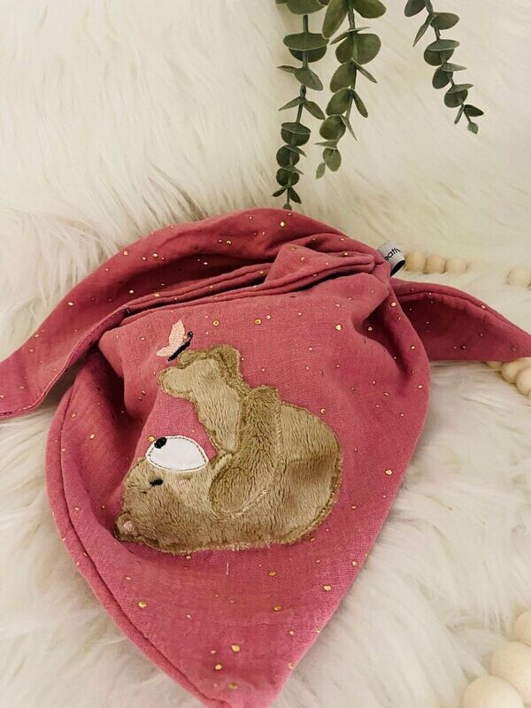 Musselin Halstuch Bär mit Schmetterling musselin halstuch bestickt, besticktes musselin halstuch, musselintuch baby, musselinhalstuch kinder, personalisiertes musselin halstuch für kinder, geschenke zur geburt, musselin, musselinstoff, musselinhalstuch für kinder, personalisiertes halstuch kinder, babygeschenke zur geburt, musselin halstuch bär mit schmetterling