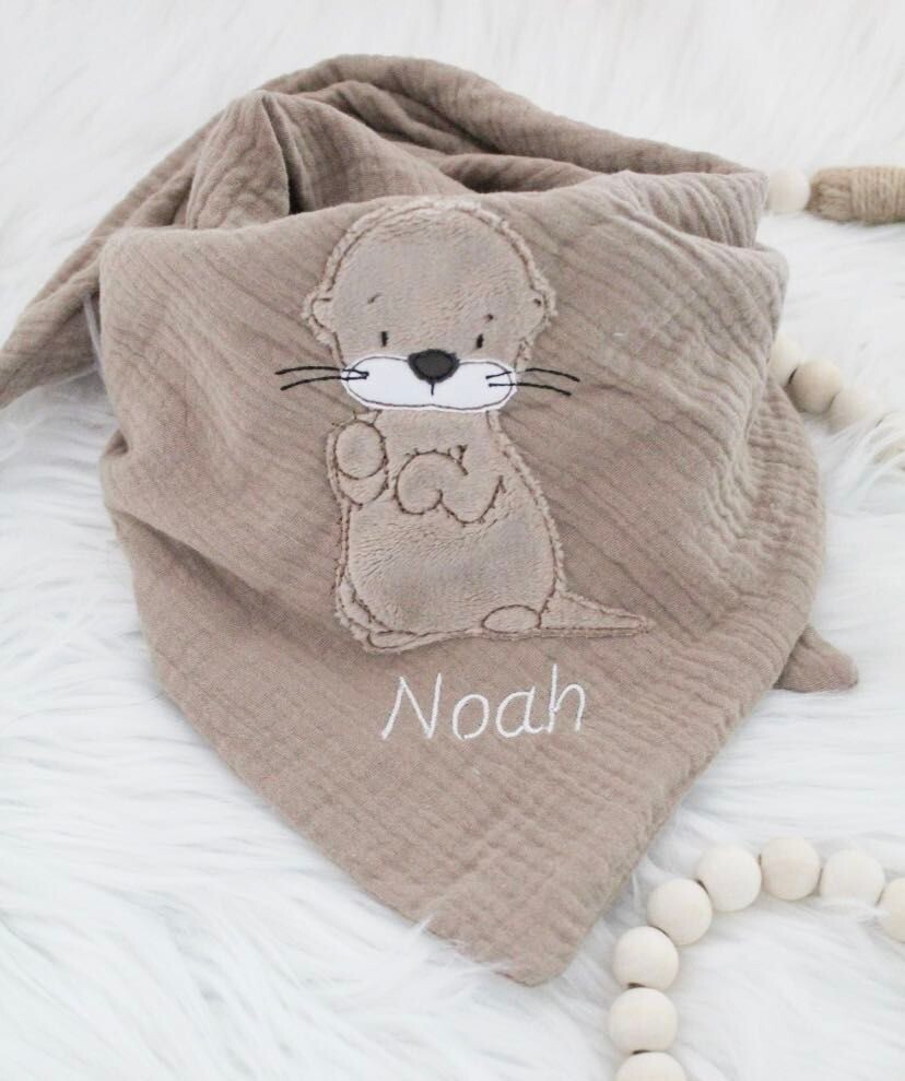 Musselin Halstuch Otter musselin halstuch bestickt, musselintuch baby, musselinhalstuch kinder, personalisiertes musselinhalstuch für kinder, geschenke zur geburt, musselin, musselinhalstuch für kinder, personalisiertes halstuch kinder, babygeschenke zur geburt, musselin halstuch Otter beige