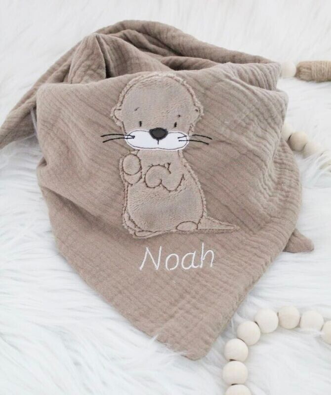 Musselin Halstuch Otter musselin halstuch bestickt, musselintuch baby, musselinhalstuch kinder, personalisiertes musselinhalstuch für kinder, geschenke zur geburt, musselin, musselinhalstuch für kinder, personalisiertes halstuch kinder, babygeschenke zur geburt, musselin halstuch Otter beige