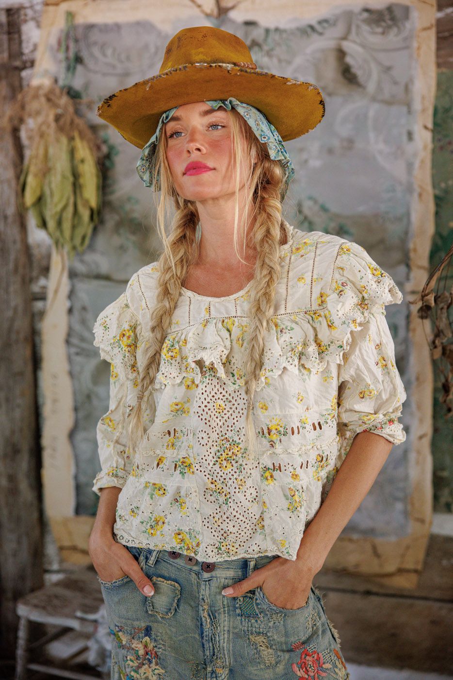 Eyelet Eadred Blouse in Lauretta
