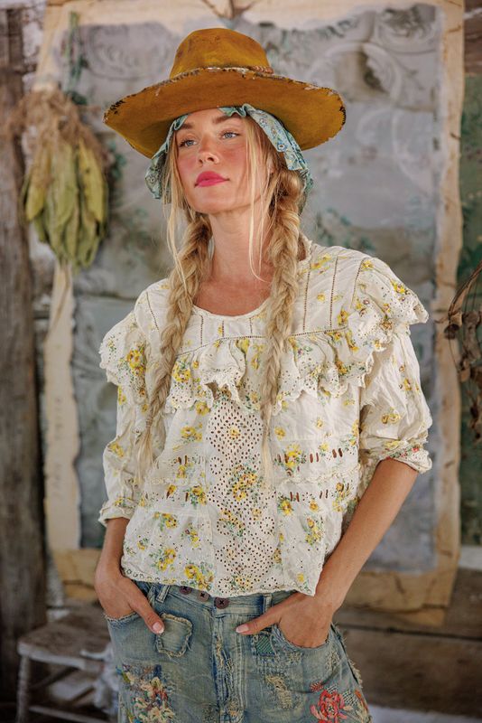 Eyelet Eadred Blouse in Lauretta