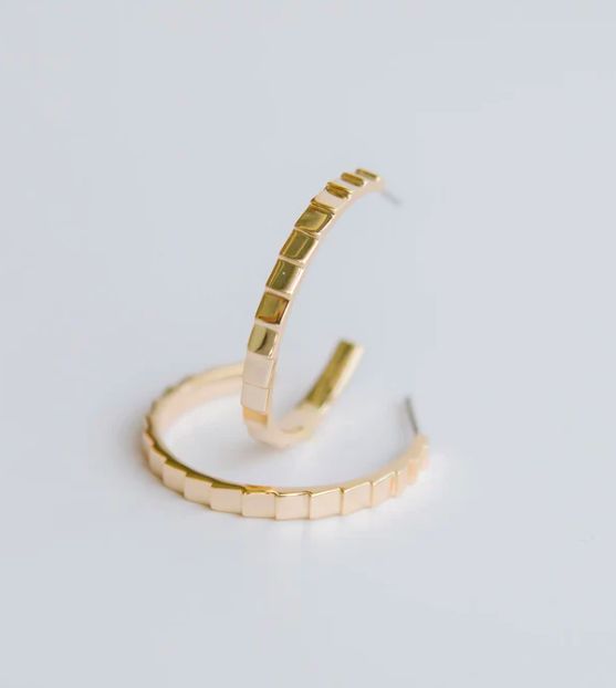 Isla Medium Gold Earrings