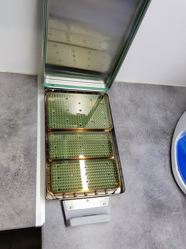 This micro size fits 3 trays to a cassette and can be mixed with the small size.