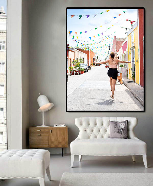 Ballerina in the colonial ville, dancing to the sound of her heart