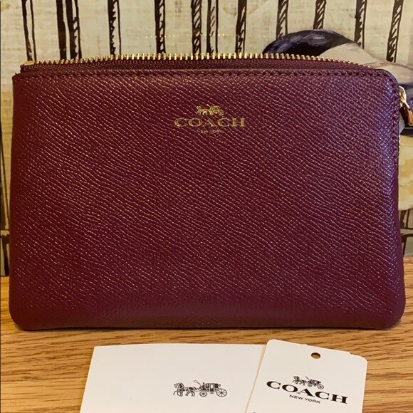 COACH Crossgrain LEATHER CRANBERRY WRISTLET 