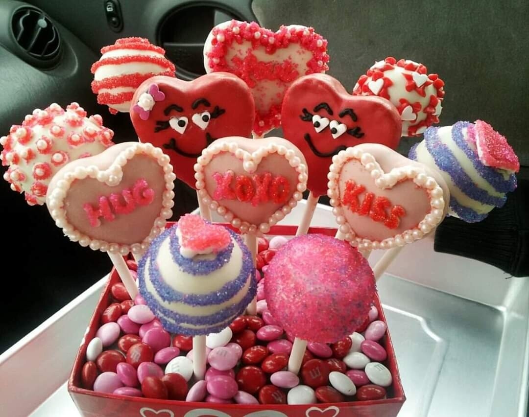 Small Oreo Truffle Pop Valentines Bouquet