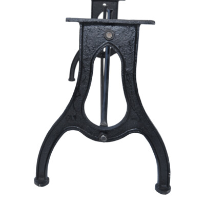GUSS Eisen Tischuntergestell im Industriedesign „Bibao“