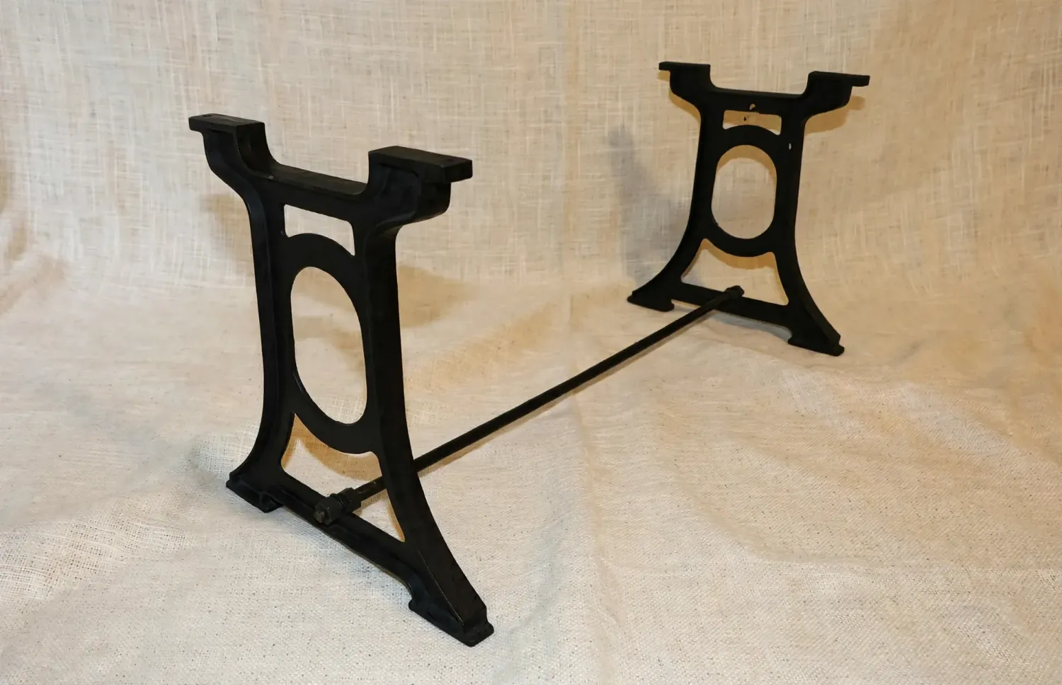 GUSS Tischuntergestell im Industrie Design „Cadiz“