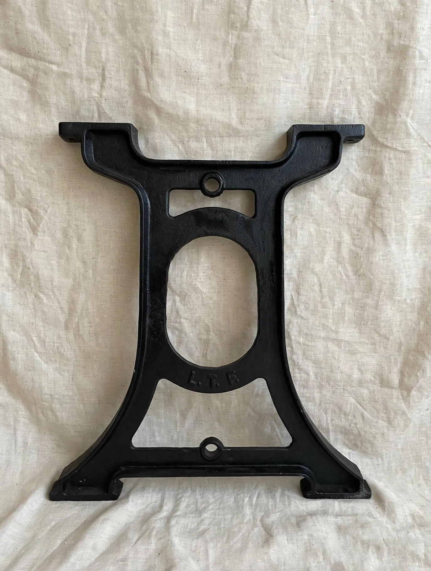GUSS Tischuntergestell im Industrie Design „Cadiz“