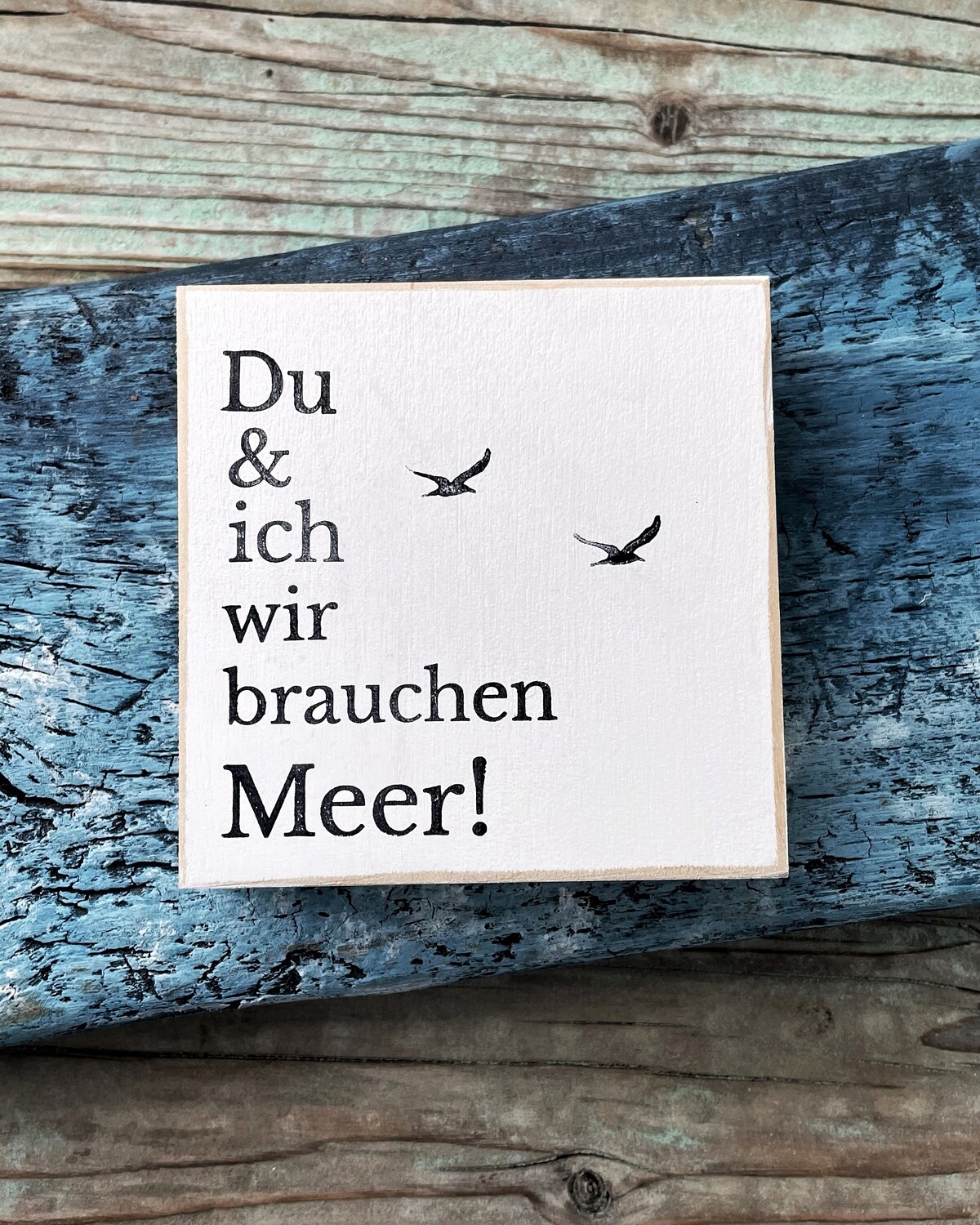 Schild "Du und ich, wir brauchen Meer!"