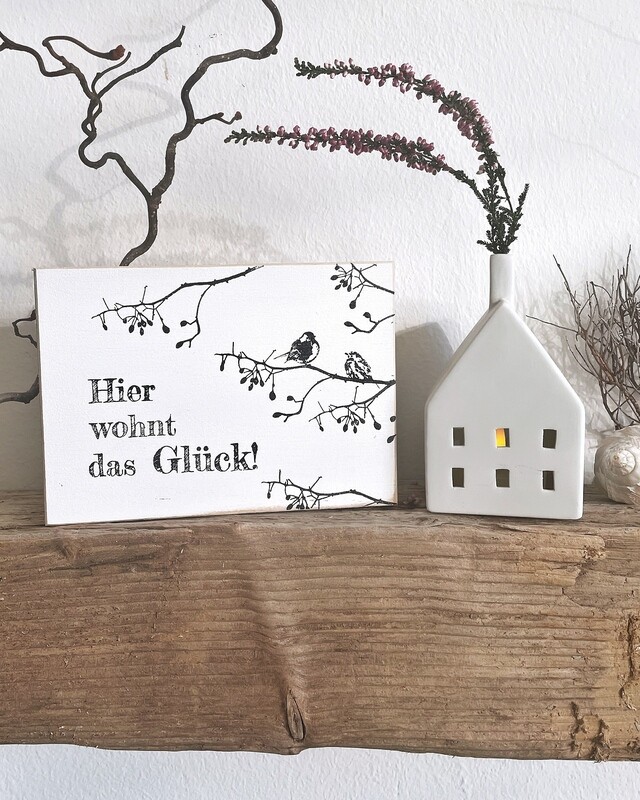 Schild "Hier wohnt das Glück"