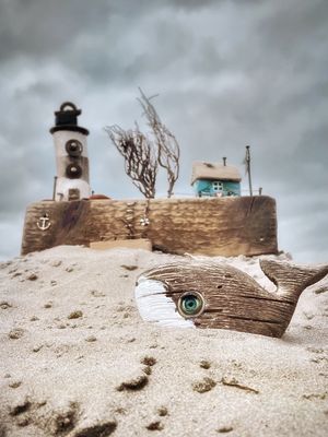 Treibholz - Insel mit Wal Treibholz - Insel mit Wal