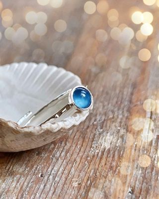 Kunst mol kieken! Handgemacht: 925er Silber Meermädchen Ring mit Calcedon