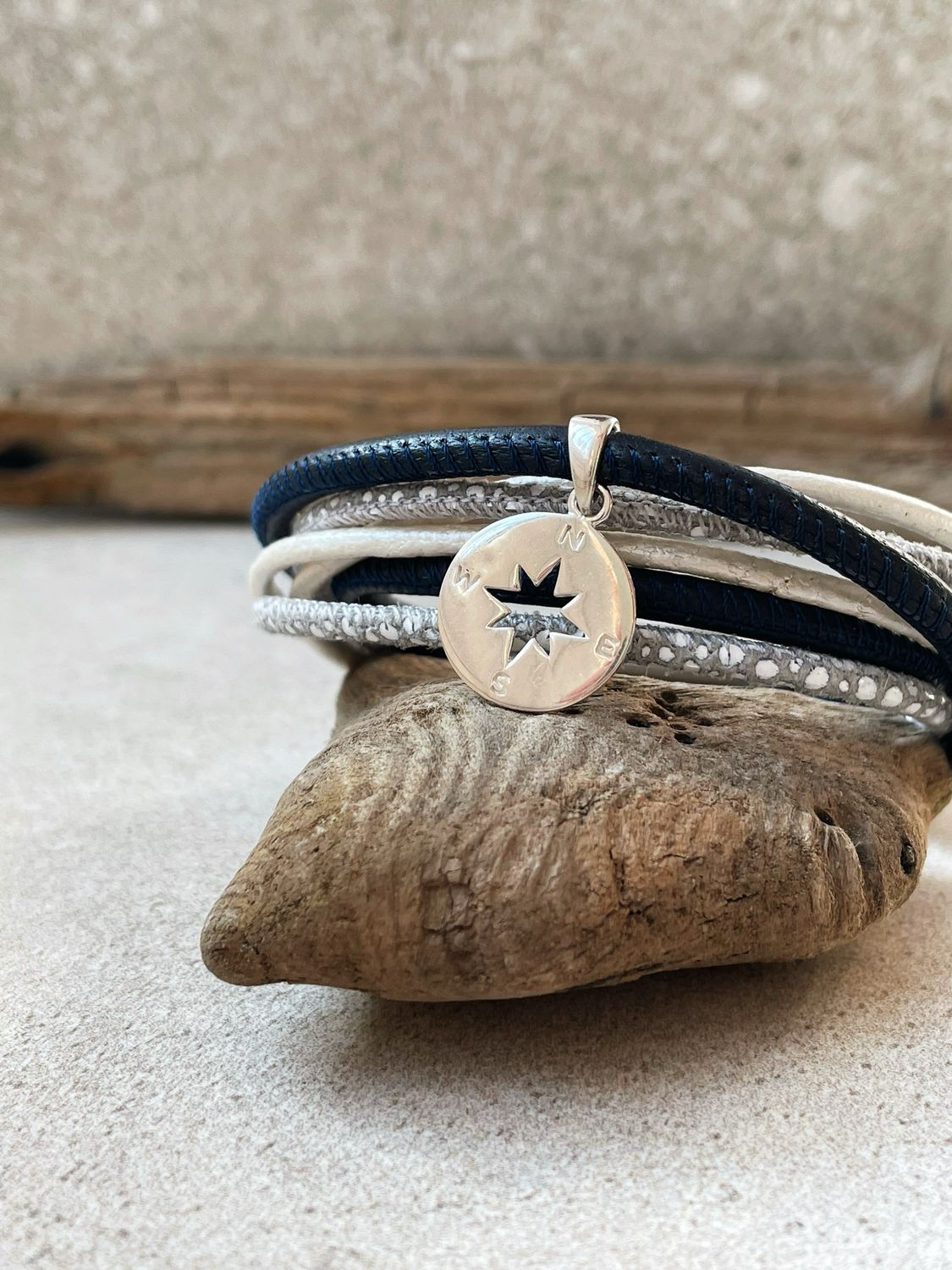 Lederarmband mit 925er Silber Anhänger Windrose