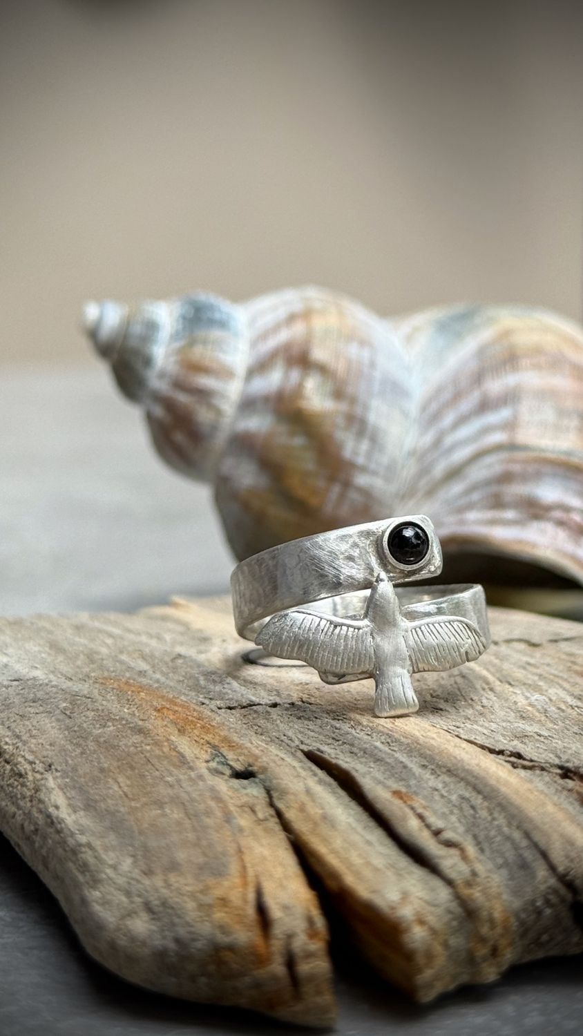 Meerfein ❤️ Möwen Ring, gehämmert. Handgeschmiedet aus 925er Silber mit Fassung für Onyx Stein oder Perlmutt