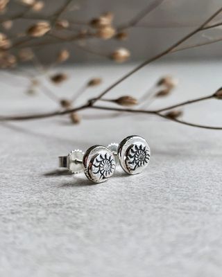 Kunst mol kieken! 
Handgemacht: 925er Silber Ohrstecker „Ammoniten“