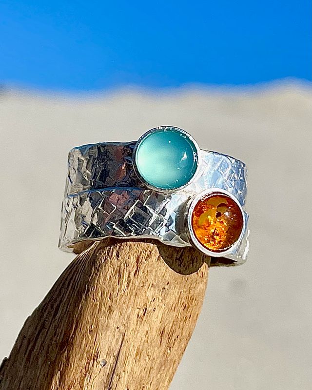 Kunstmolkieken/Meerfein ? Meermädchenring. Handgemacht aus 925er Silber mit Calcedon oder Bernstein
