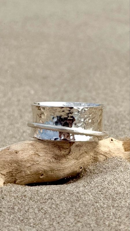 Spinnerring mit Hammerstruktur, handgemacht