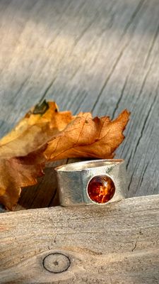 Meerfein ? verstellbarer 925er Silber Ring mit Bernstein. Handgemacht