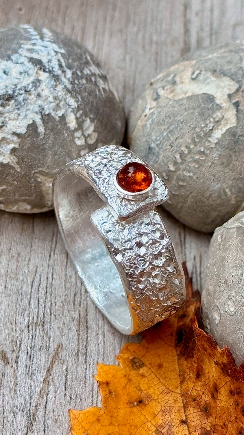 Meerfein Bernstein Ring, verstellbar, handgeschmiedet ? 999er Feinsilber