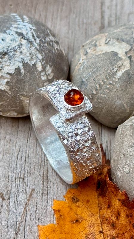 Meerfein Bernstein Ring, verstellbar, handgeschmiedet ? 999er Feinsilber