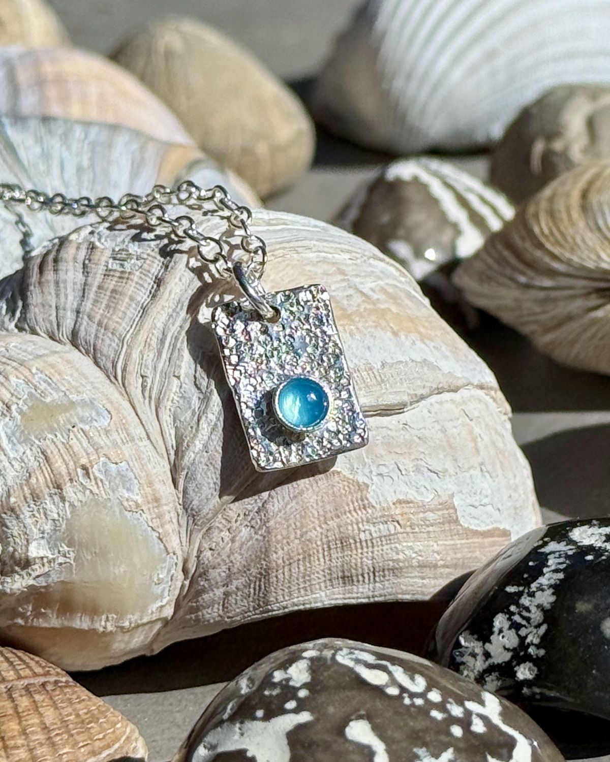 925er Silberanhänger mit Chalcedon