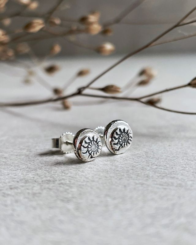 Kunst mol kieken!  Handgemacht: 925er Silber Ohrstecker „Ammoniten“