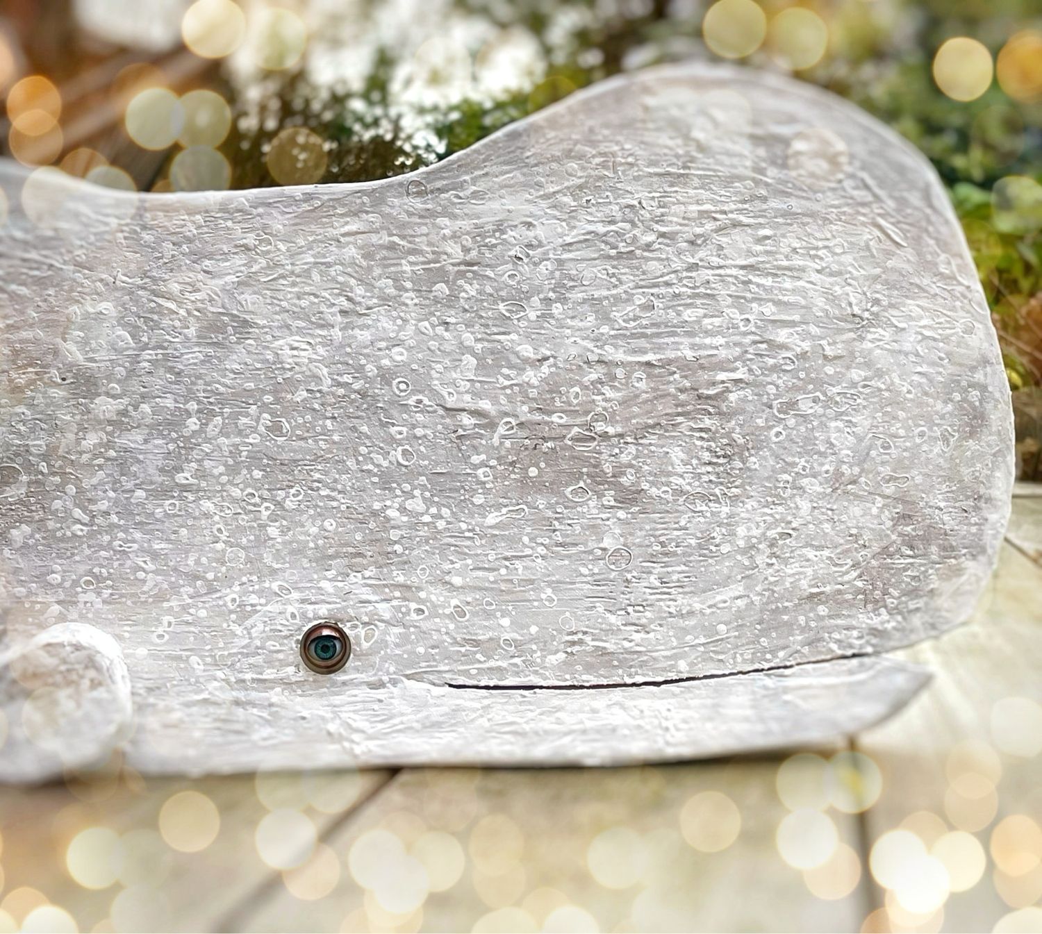 Holzwal (Blick nach rechts) mit Haus und Landschaft