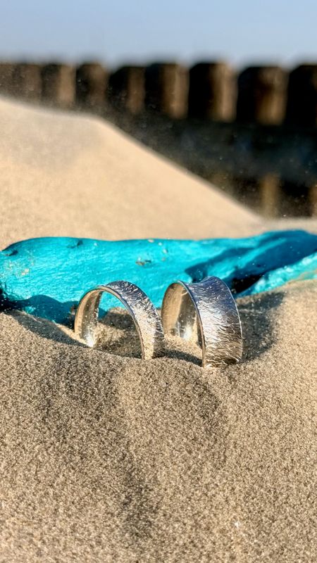 Bandring, handgeschmiedet, 7mm oder 10mm breit aus 999er Feinsilber und 925er Silber Bandring, handgeschmiedet, 7mm oder 10mm breit aus 999er Feinsilber und 925er Silber