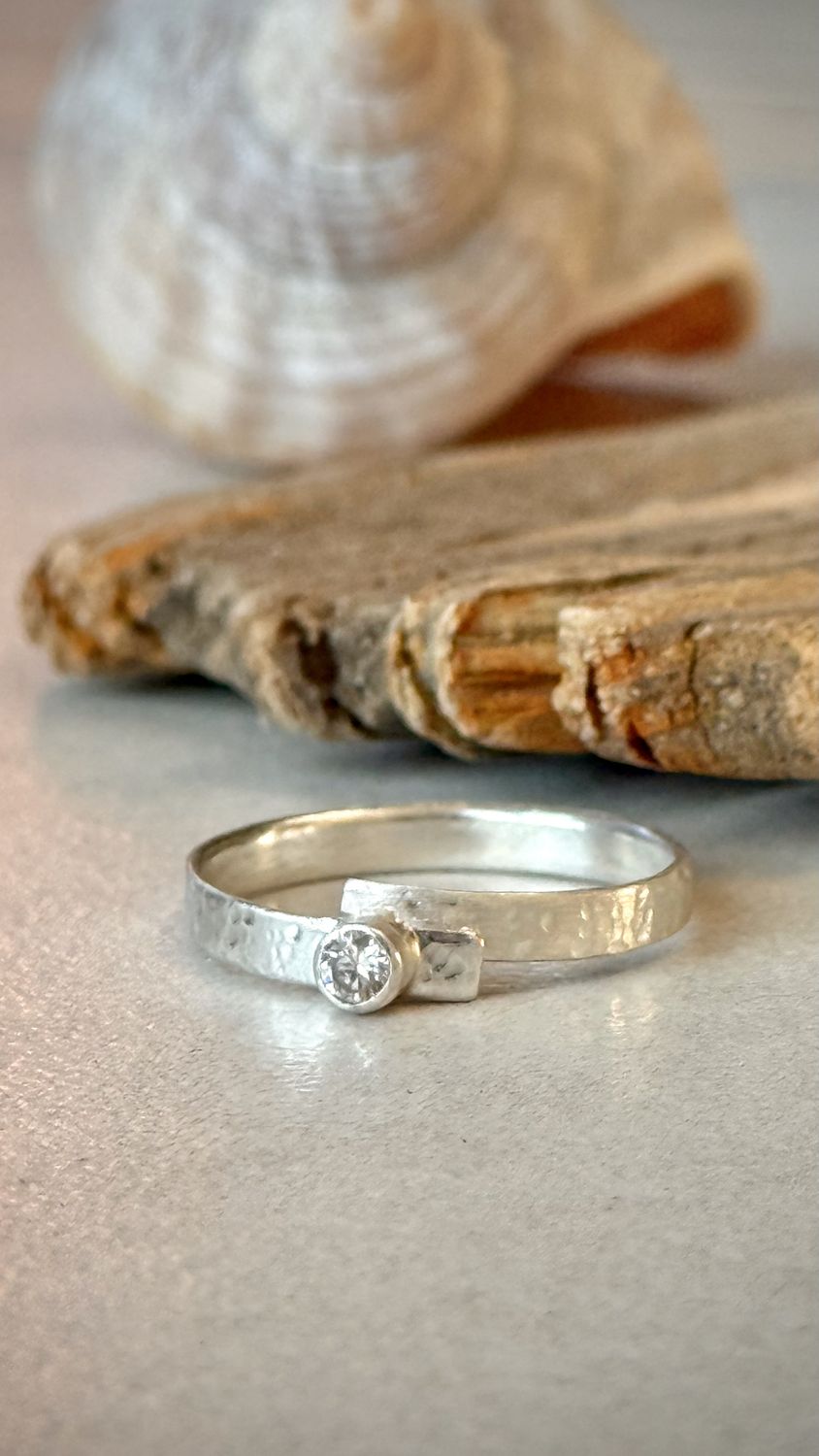 Meerfein ? 925er Silberring "Salty Light", schmal, handgeschmiedet