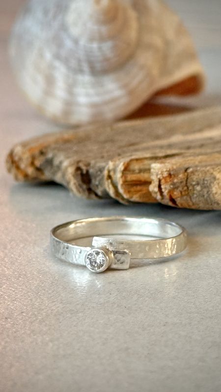 Meerfein ? 925er Silberring "Salty Light", schmal, handgeschmiedet