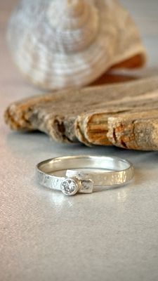 Meerfein ? 925er Silberring "Salty Light", schmal, handgeschmiedet