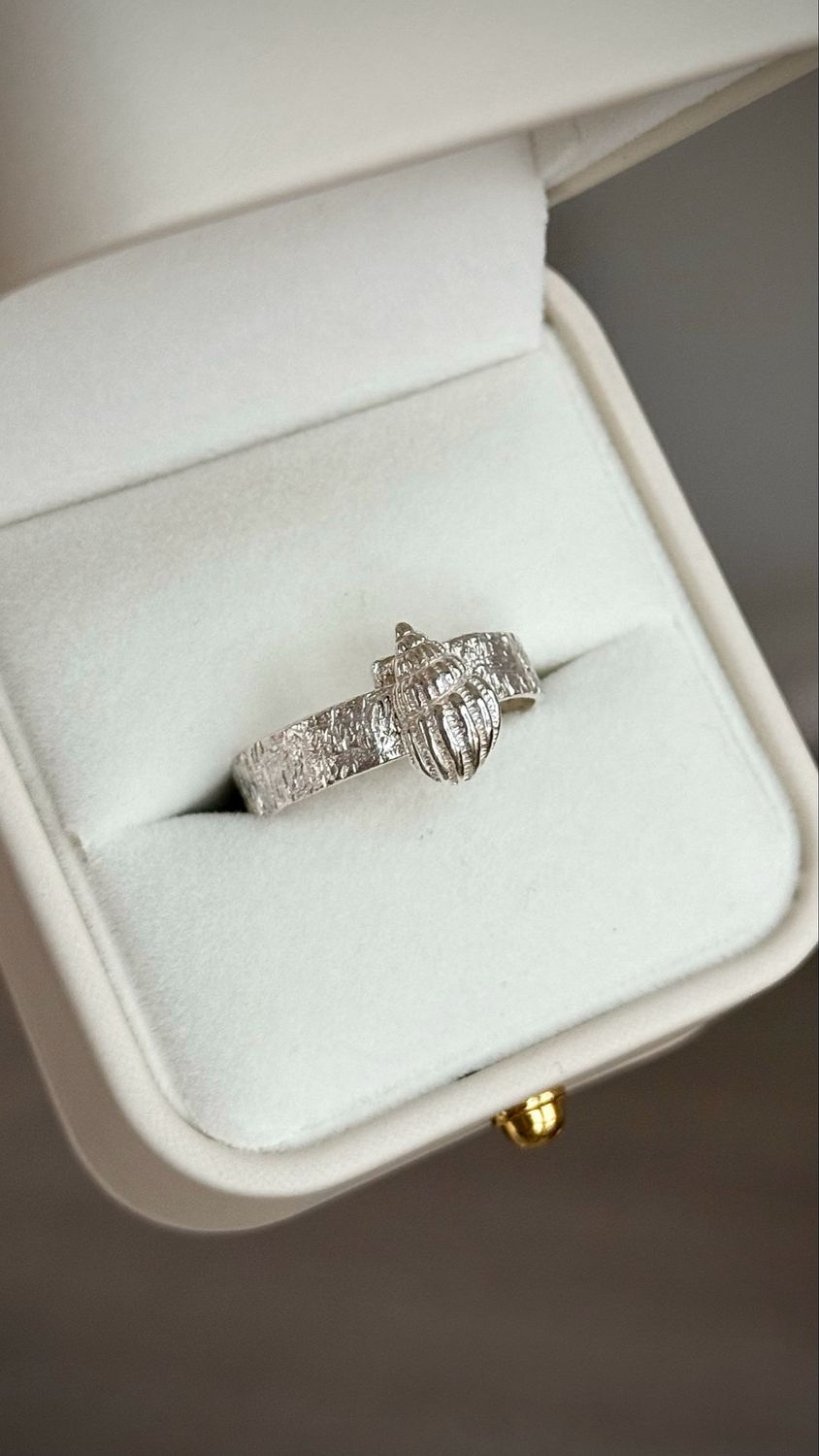 Meerfein ❤️ verstellbarer Ring, handgeschmiedet aus 925er Silber mit Wellhornschnecke