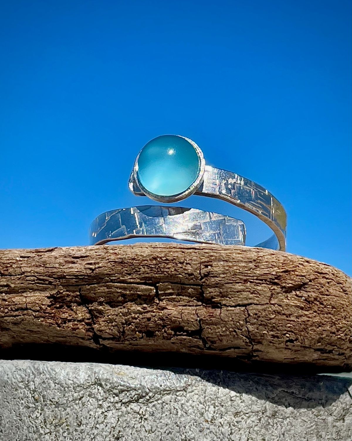 Kunstmolkieken/Meerfein ?  Verstellbarer Meermädchenring. Handgemacht aus 925er Silber mit 4mm Chalcedon oder Bernstein