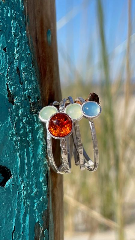 Kunstmolkieken/Meerfein ?  Verstellbarer 925er Silber Ring  mit 4mm Cabochon (Chalcedon/Bernstein/Perlmutt)