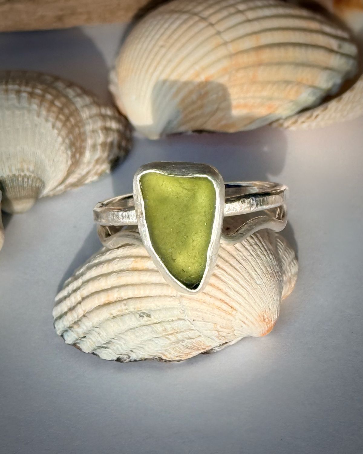 Meerfein/ Kunstmolkieken ? Wellen- und Seeglasring grün, handgemacht aus 925er Silber Meerfein/ Kunstmolkieken ? Wellen- und Seeglasring grün, handgemacht aus 925er Silber