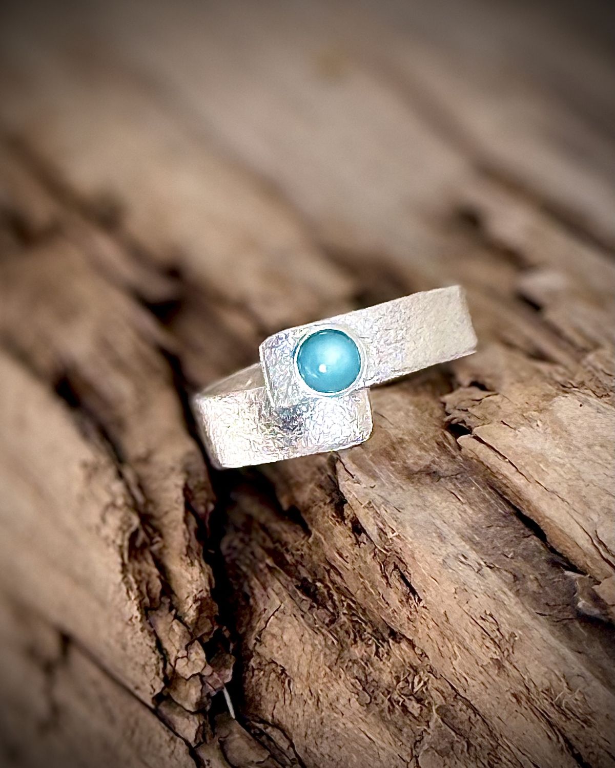 Kunstmolkieken/Meerfein ? Verstellbar. Handgemacht/ 925er Silber mit Chalcedon Kunstmolkieken/Meerfein ? Verstellbar. Handgemacht/ 925er Silber mit Chalcedon