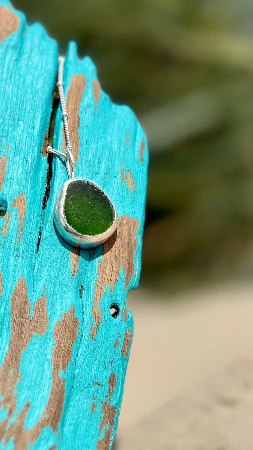 Seeglasanhänger mit Silberkette