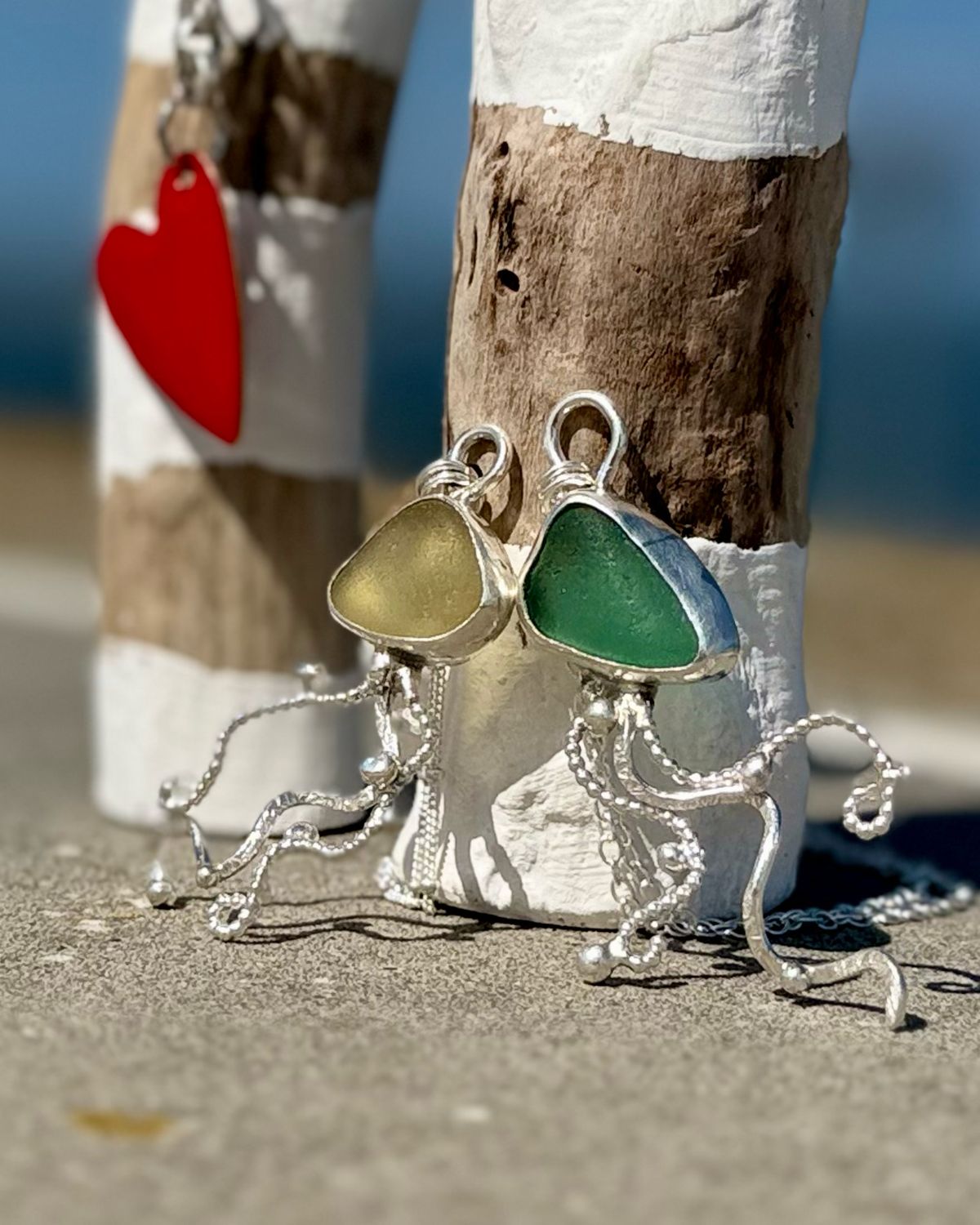 Anhänger Qualle aus Silber mit Seeglas
