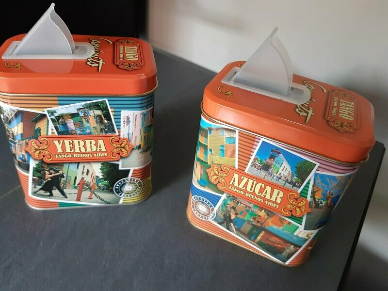 Latas decorativas